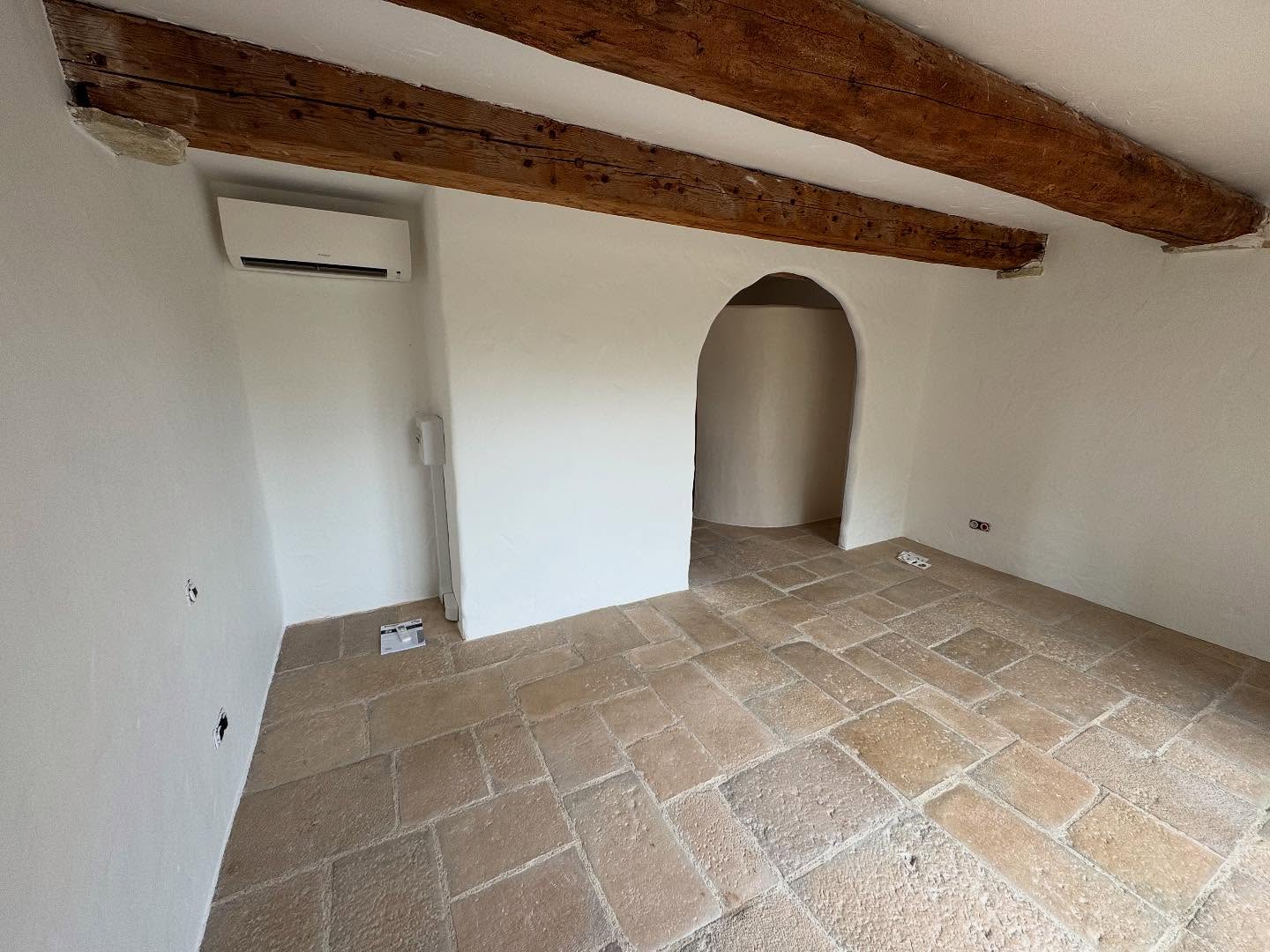 Installation de deux monosplits sur Lorgues #clim #daikin #hitachi #mitsubishi #climatisation #lorgues #lesarcssurargens #frejus #pugetsurargens #lesissambres #saintemaxime #var #draguignan #villecroze