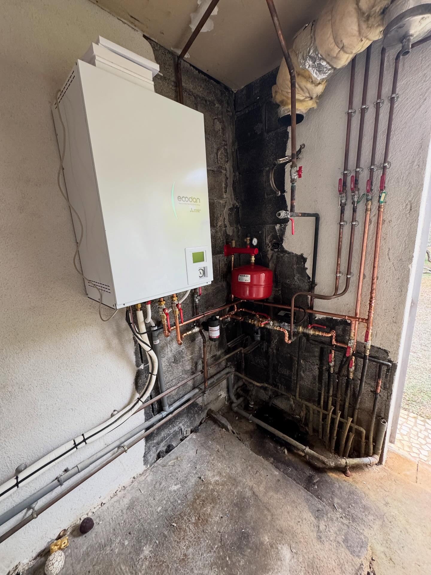 Installation d’une PAC Mitsubishi ecodan 12kW #clim #daikin #hitachi #mitsubishi #climatisation #lorgues #lesarcssurargens #frejus #pugetsurargens #lesissambres #saintemaxime #var #draguignan #villecroze