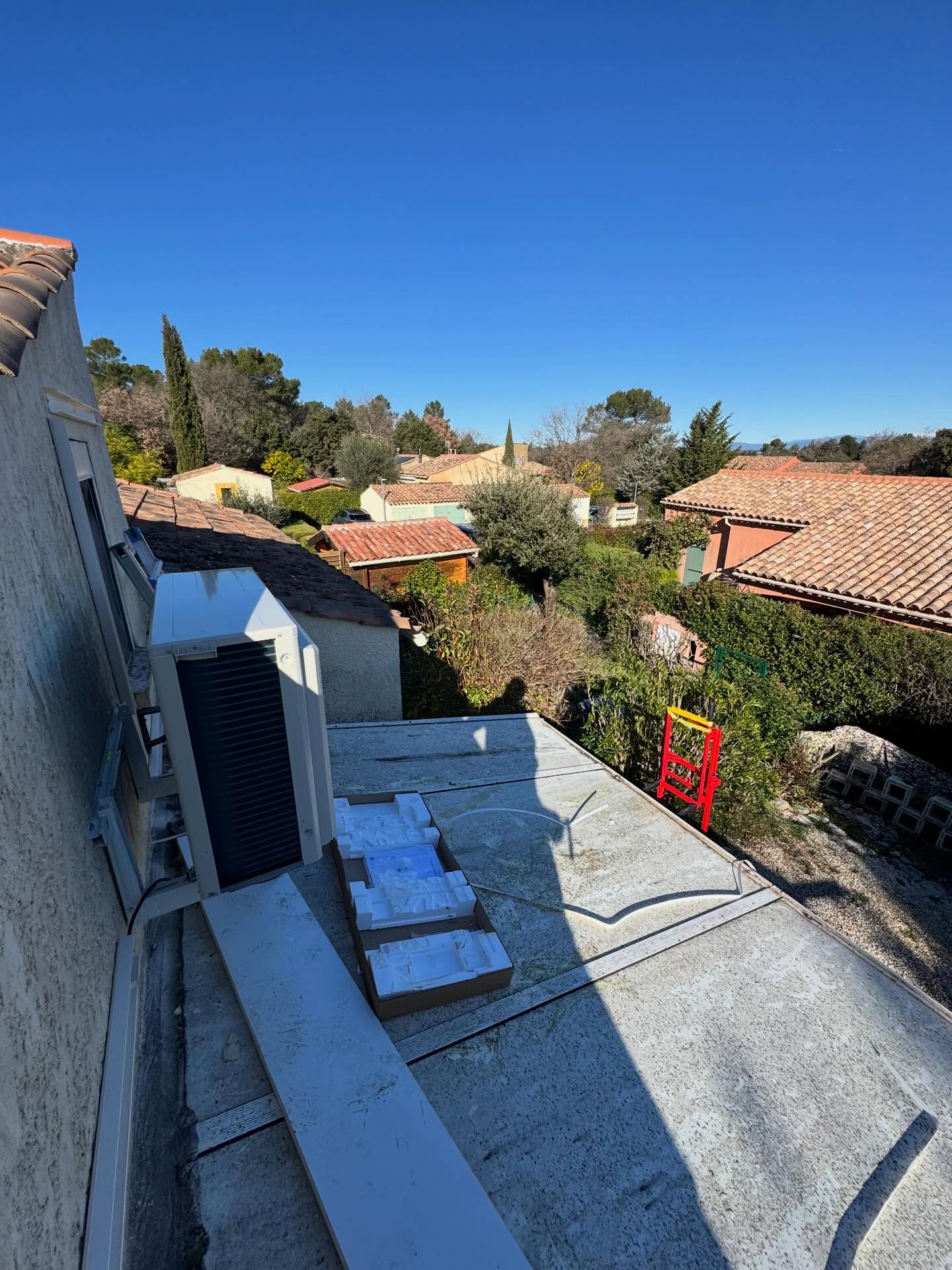 Pré-installation d’un tri-split Daikin pour une charmante petite maison #clim #daikin #climatisation #lorgues #lesarcssurargens frejus pugetsurargens lesissambres var draguignan